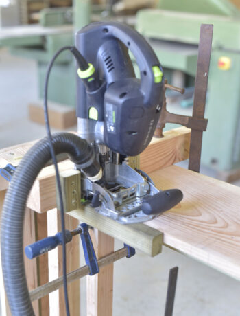 assemblage avec une machine de charpente